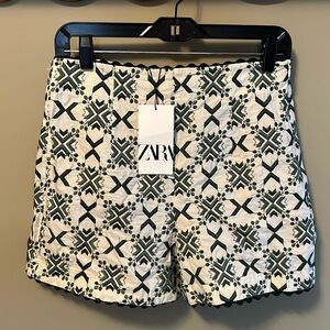 Zara shorts size medium new